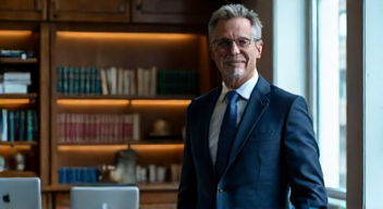 Ich bin Dr. Herbert Meier, Jurist mit 15 Jahren Erfahrung