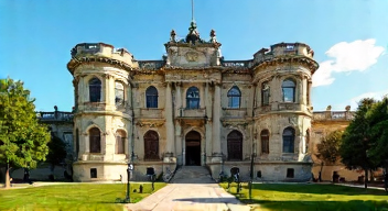 Kulturelle Bedeutung historischer Gebäude für die Gesellschaft (10/10)